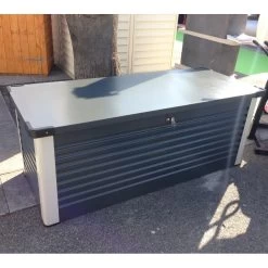 Coffre De Rangement En Métal Anthracite 750L Patio Box 1,06m² TRIMETALS 9 Coffre De Rangement En Métal Anthracite 750L Patio Box 1,06m² TRIMETALS -Jardin Abris Magasin coffre de rangement en metal antracite 750l patio box 106m trimetals 3